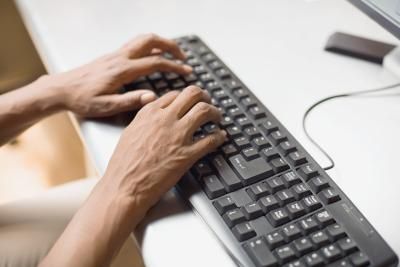 Bạn không cần đầu tư máy chấm công mà thay bằng máy giữ xe thông minh tích hợp chấm công